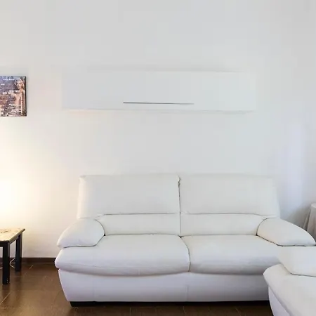 Willa Altido 2 Bed With Beautiful Garden In Dei Marmi Forte dei Marmi