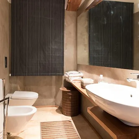 Willa Altido 2 Bed With Beautiful Garden In Dei Marmi *