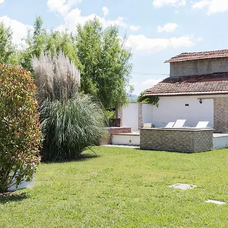 Altido 2 Bed With Beautiful Garden In Dei Marmi Villa