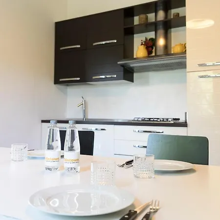 Altido 2 Bed With Beautiful Garden In Dei Marmi