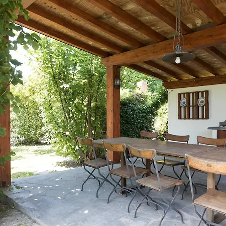 Altido 2 Bed With Beautiful Garden In Dei Marmi *