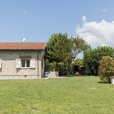 Altido 2 Bed With Beautiful Garden In Dei Marmi *