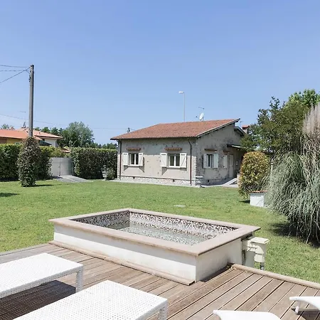 Altido 2 Bed With Beautiful Garden In Dei Marmi Villa Forte dei Marmi