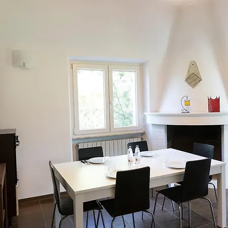 Villa Altido 2 Bed With Beautiful Garden In Dei Marmi *