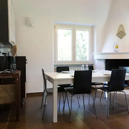 Villa Altido 2 Bed With Beautiful Garden In Dei Marmi *