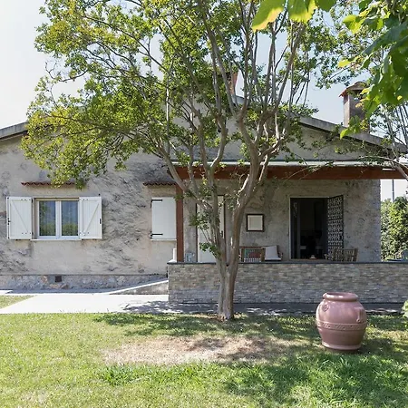 Altido 2 Bed With Beautiful Garden In Dei Marmi Villa *